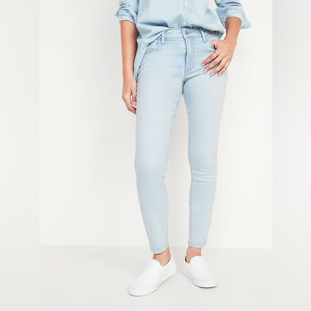 Mid-Rise Rockstar Super Skinny Light-Wash Jeans for Women